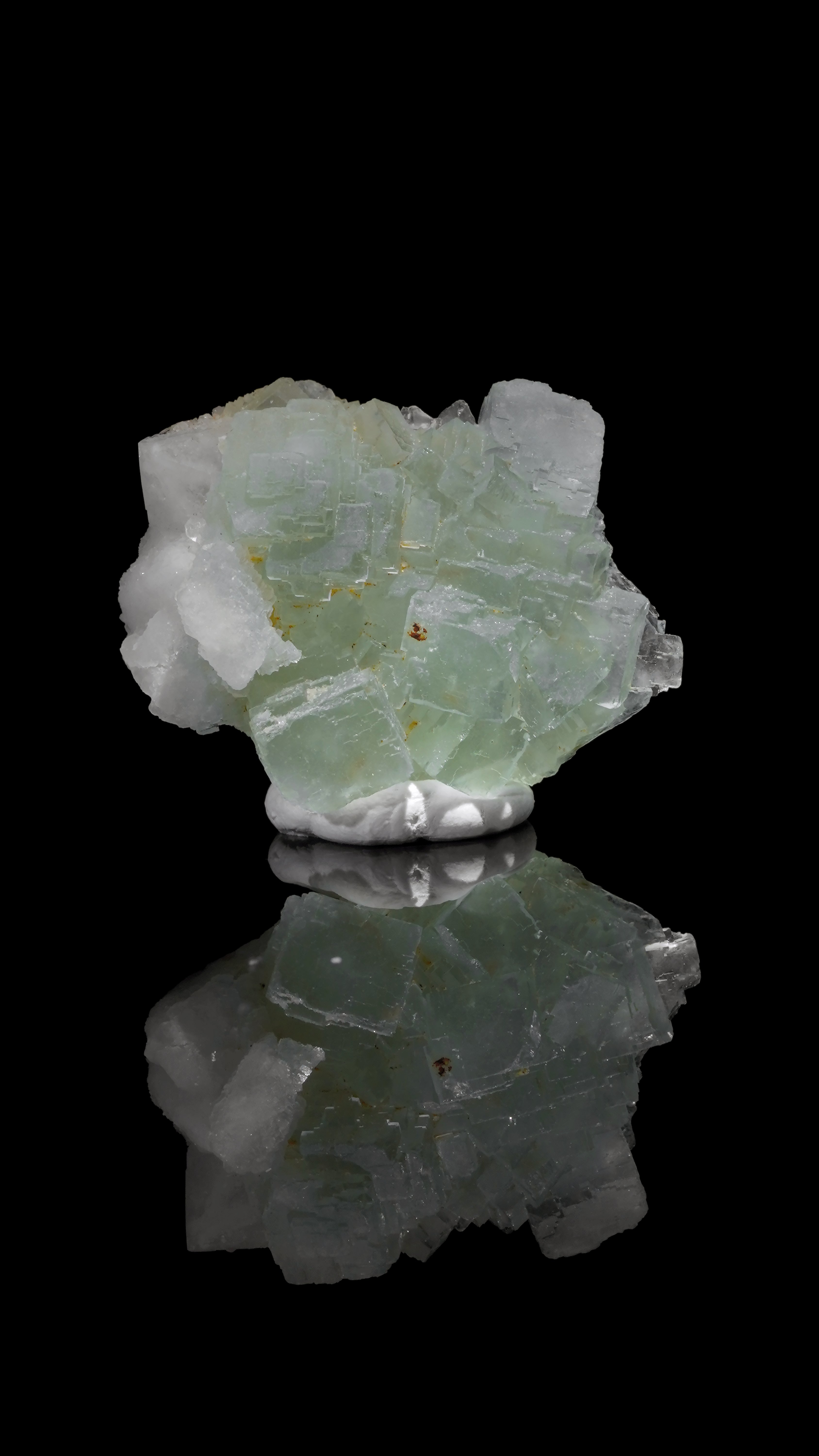 Layered Green Fluorite (50.3x37.1x24.9mm）