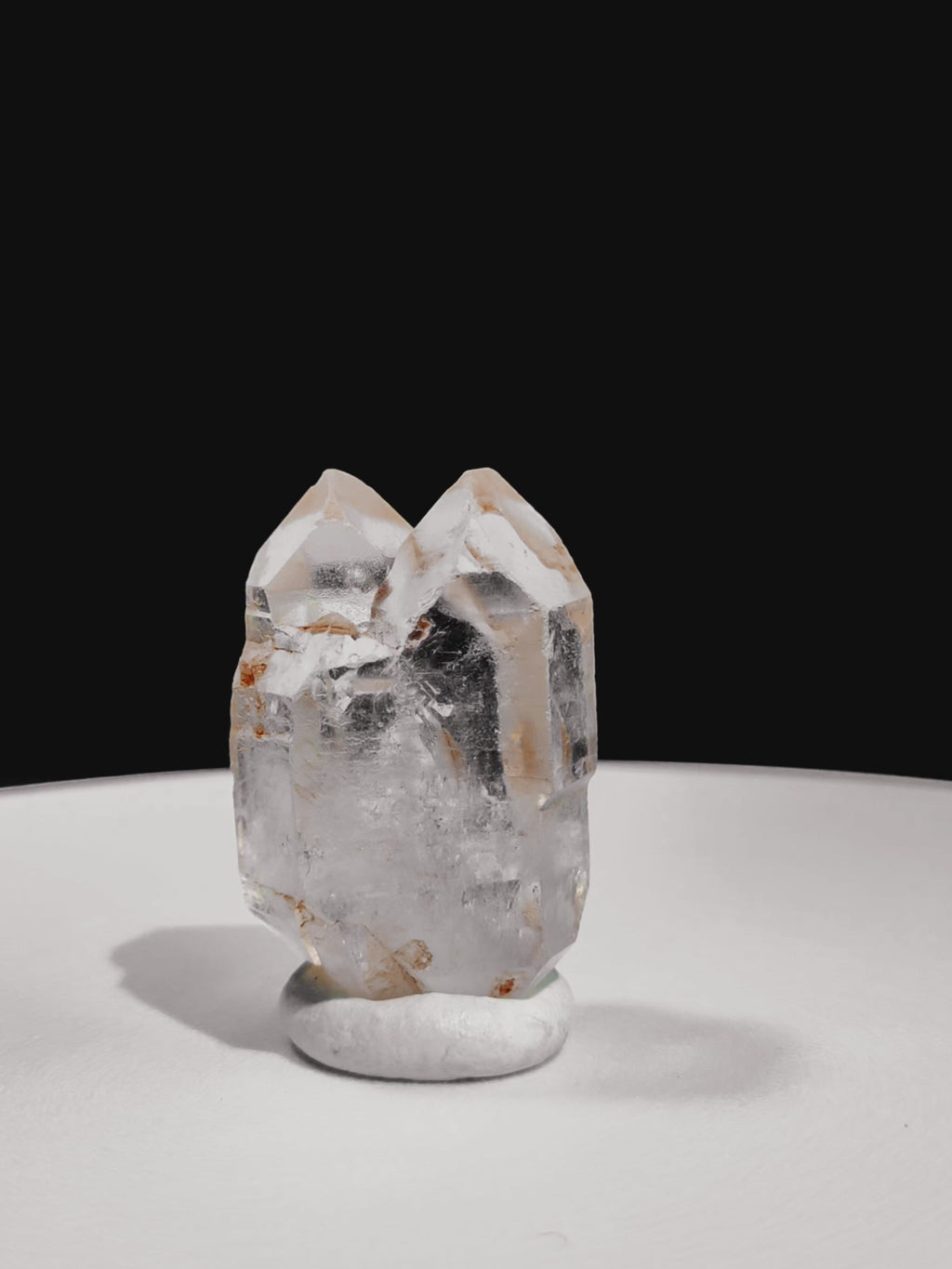 Petroleum Quartz · Twin Peaks (37.9*20.5*17.2mm)