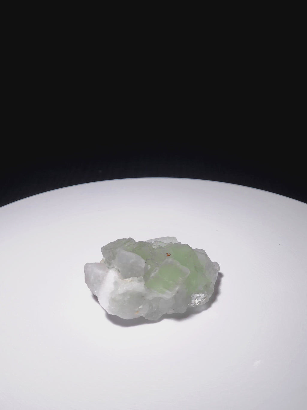 Layered Green Fluorite (50.3x37.1x24.9mm）